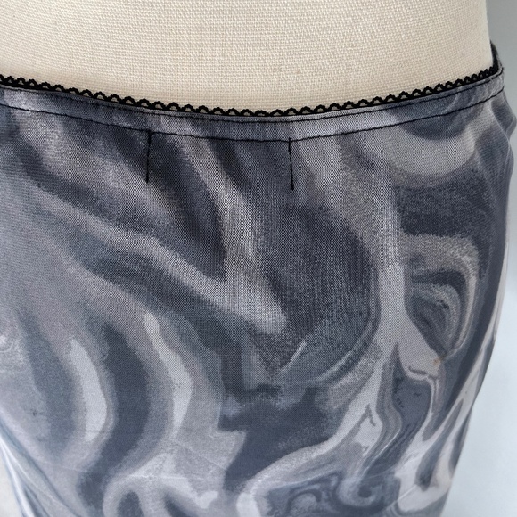 Urban Outfitters Grey Marbled Pattern Mini Size M - Picture 3 of 5